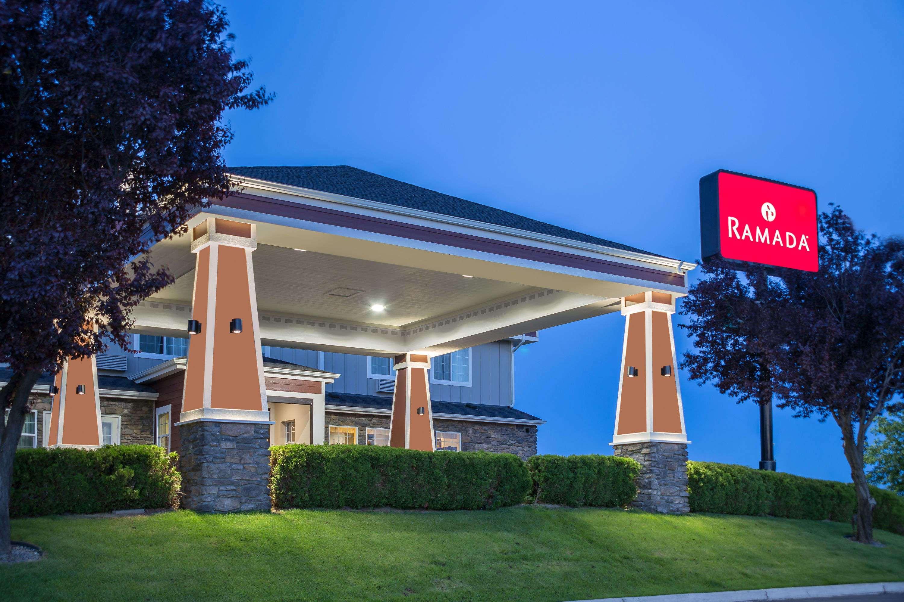 Ramada By Wyndham Moses Lake Hotel Eksteriør billede